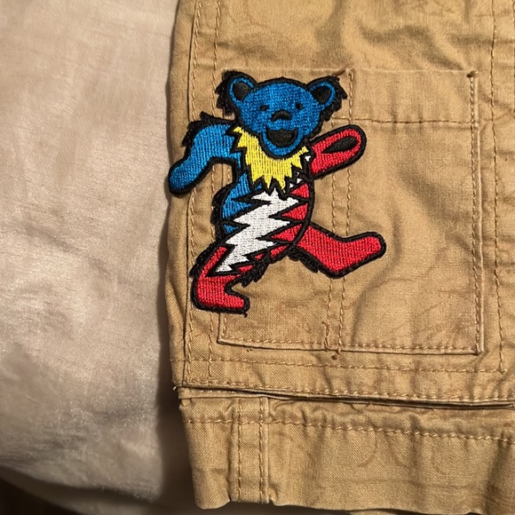 Cargo shorts with Grateful Dead bear patches - Picture 3 of 4